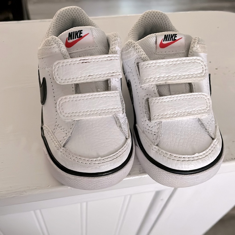 Size 4c , nike sneakers